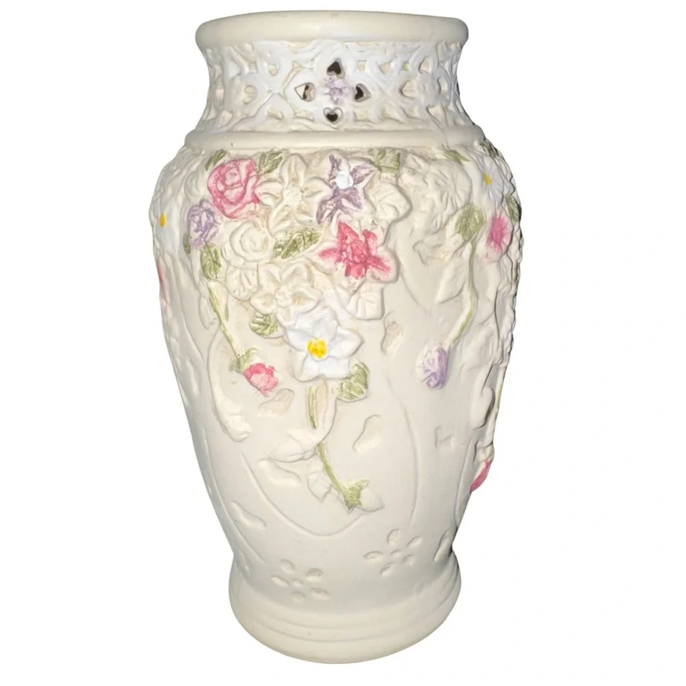 VTG H’s Collection White Floral Ceramic Vase Lace Top Boho Decor 8”